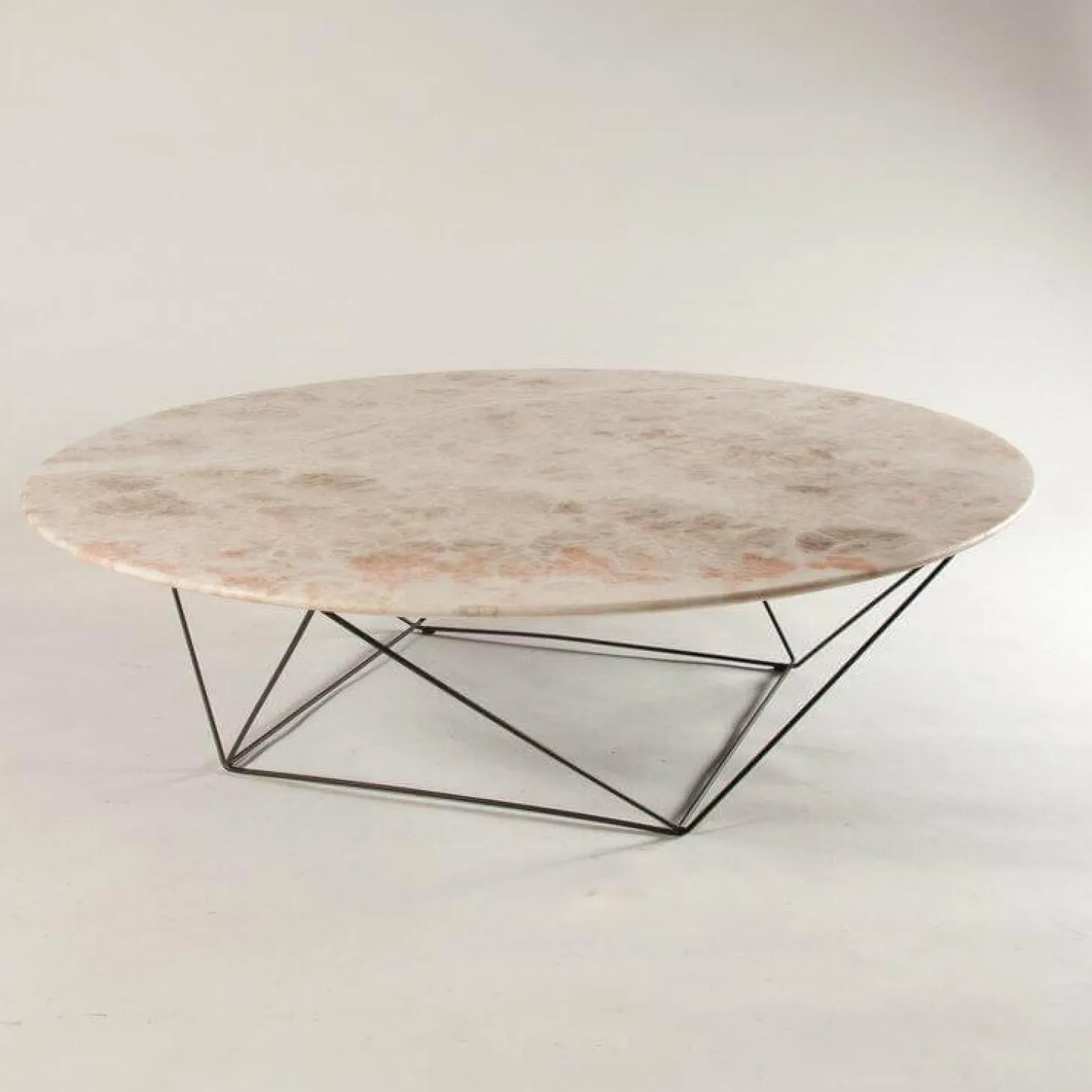 Couchtisch Joco Stone Platte Naturstein Onice Champagne Gestell Stahl Matt Pulverbeschichtet Bronze