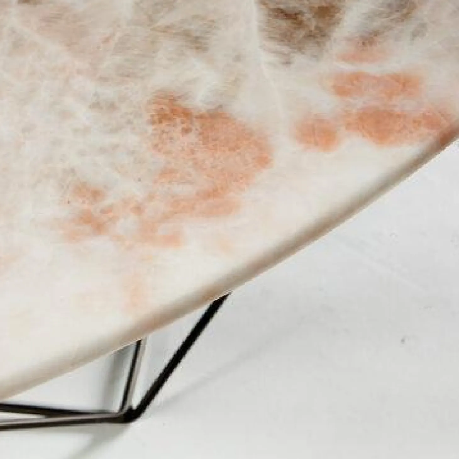 Couchtisch Joco Stone Platte Naturstein Onice Champagne Gestell Stahl Matt Pulverbeschichtet Bronze