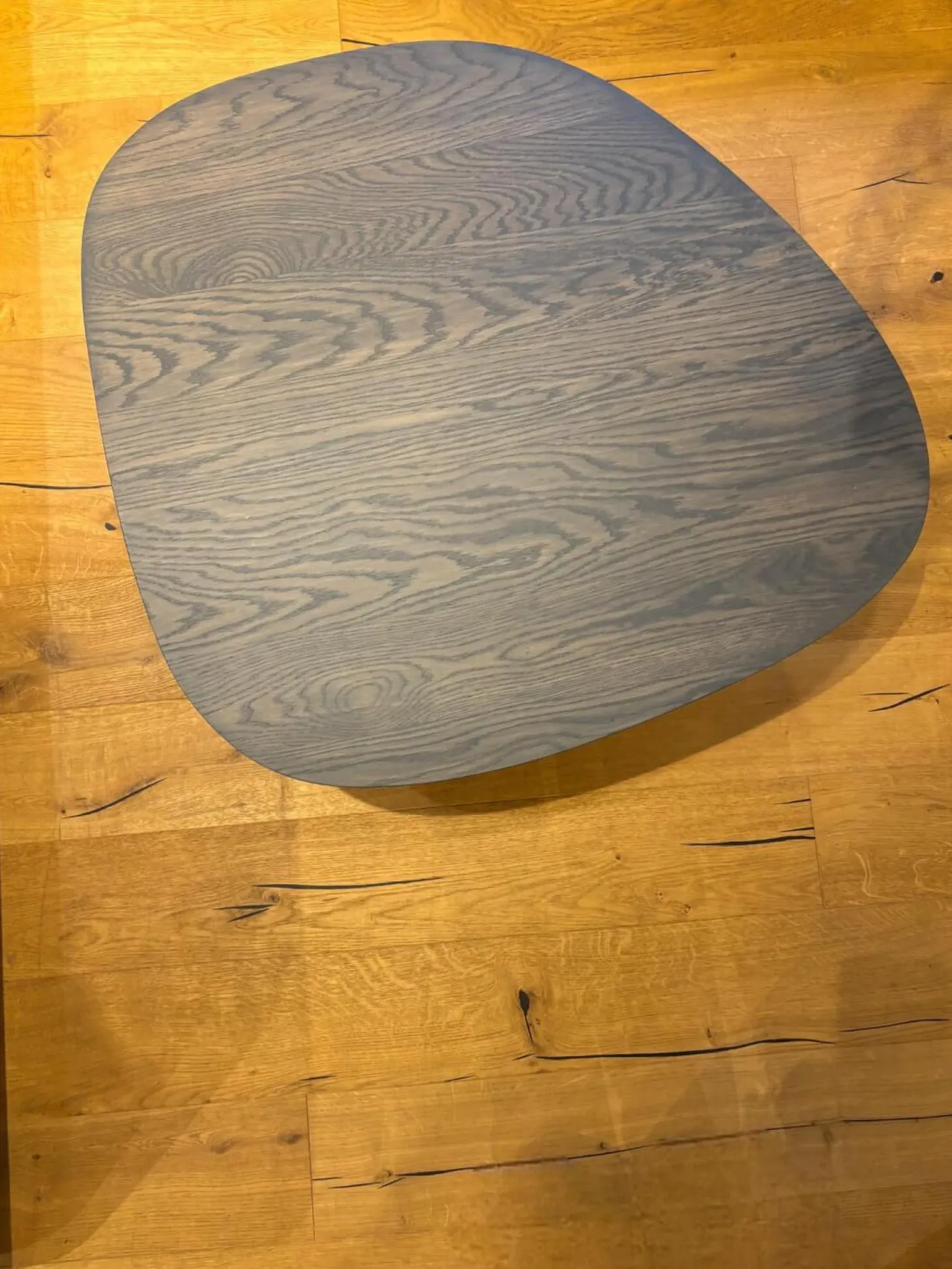 Couchtisch Liliom Platte Eiche Pine Grey Grau Gestell Metall Epoxy Nuit Silk Schwarz Lackiert