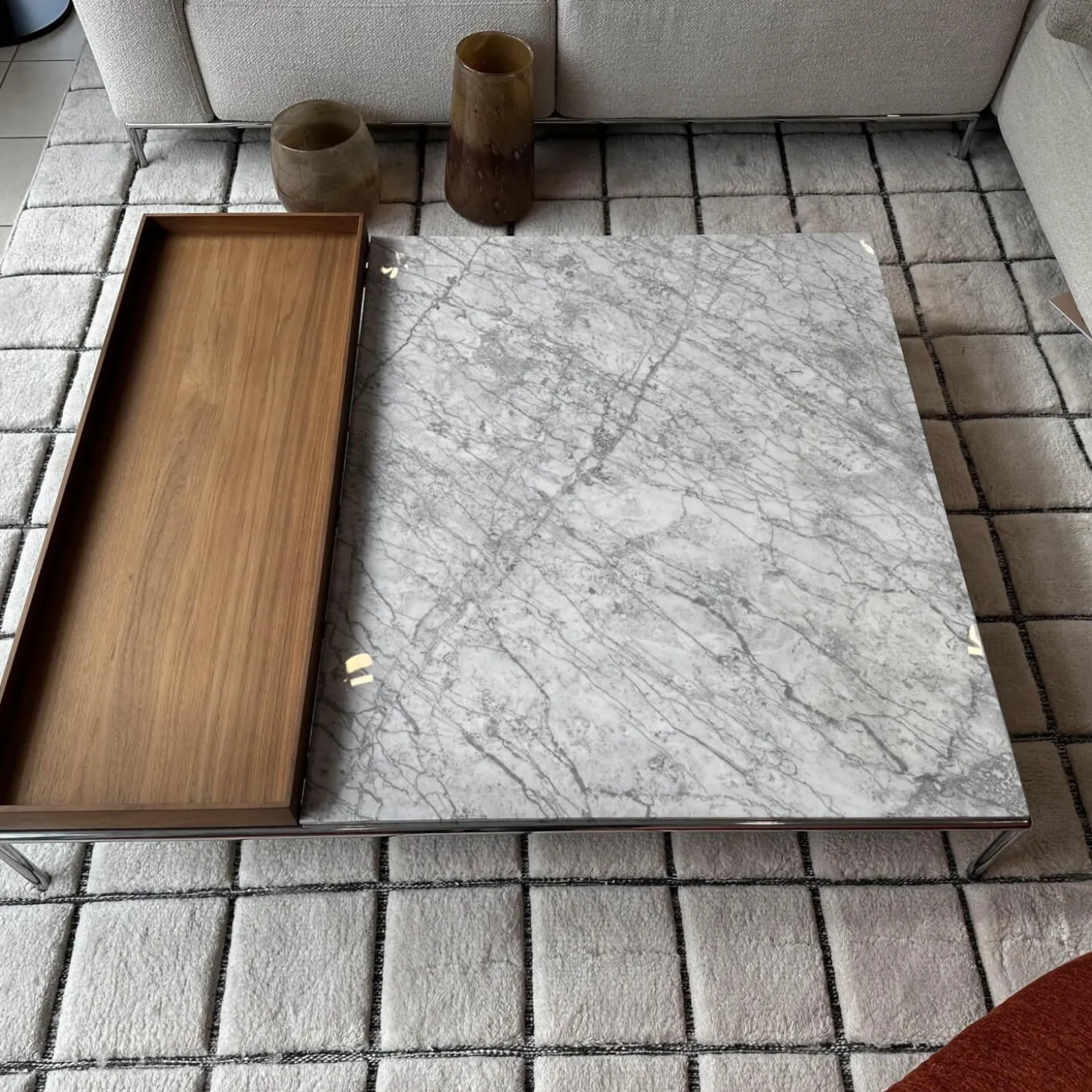 Couchtisch Mex Hi Platte Marmor Mianco Carrara Beige Gestell Metall Verchromt Inklusive Tablett Amerikanischer Nussbaum