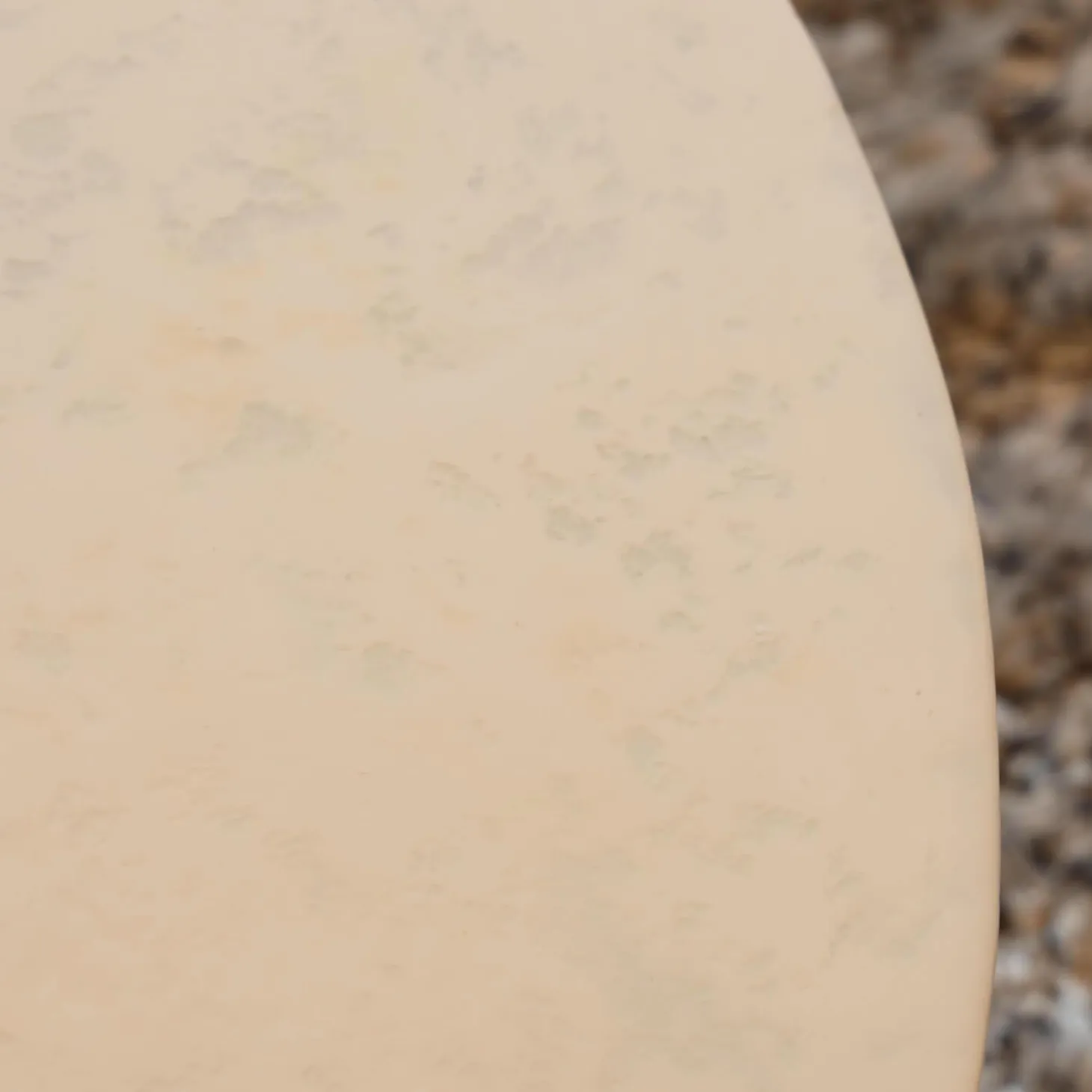 Couchtisch Ohlinda Type J 118 L Rund WS White Stone Weiß Gestell Gold Lackiert