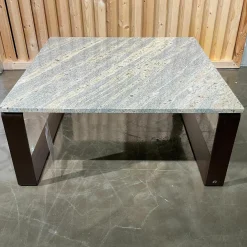 Couchtisch Primus Platte Gneis Bianco Romano Grau Gestell Dunkelbronze