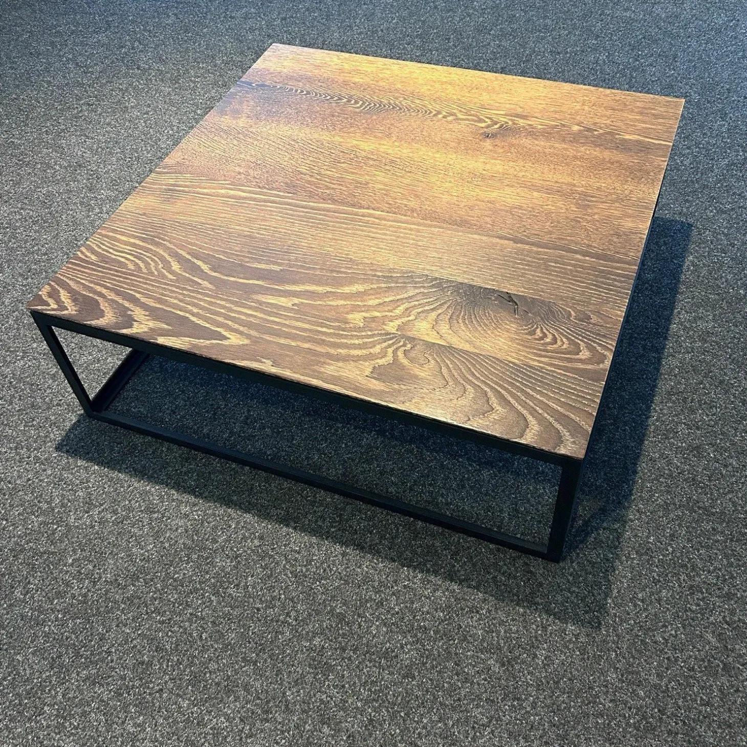 Couchtisch SC 54 Platte Eiche Geköhlt Gelaugt Gekalkt Gestell Tiefschwarz