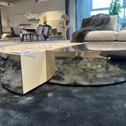 Couchtisch Shields L.Sand Peltro Geformtes MDF Stahlblech mit glänzendem Black-Nickel-Finish