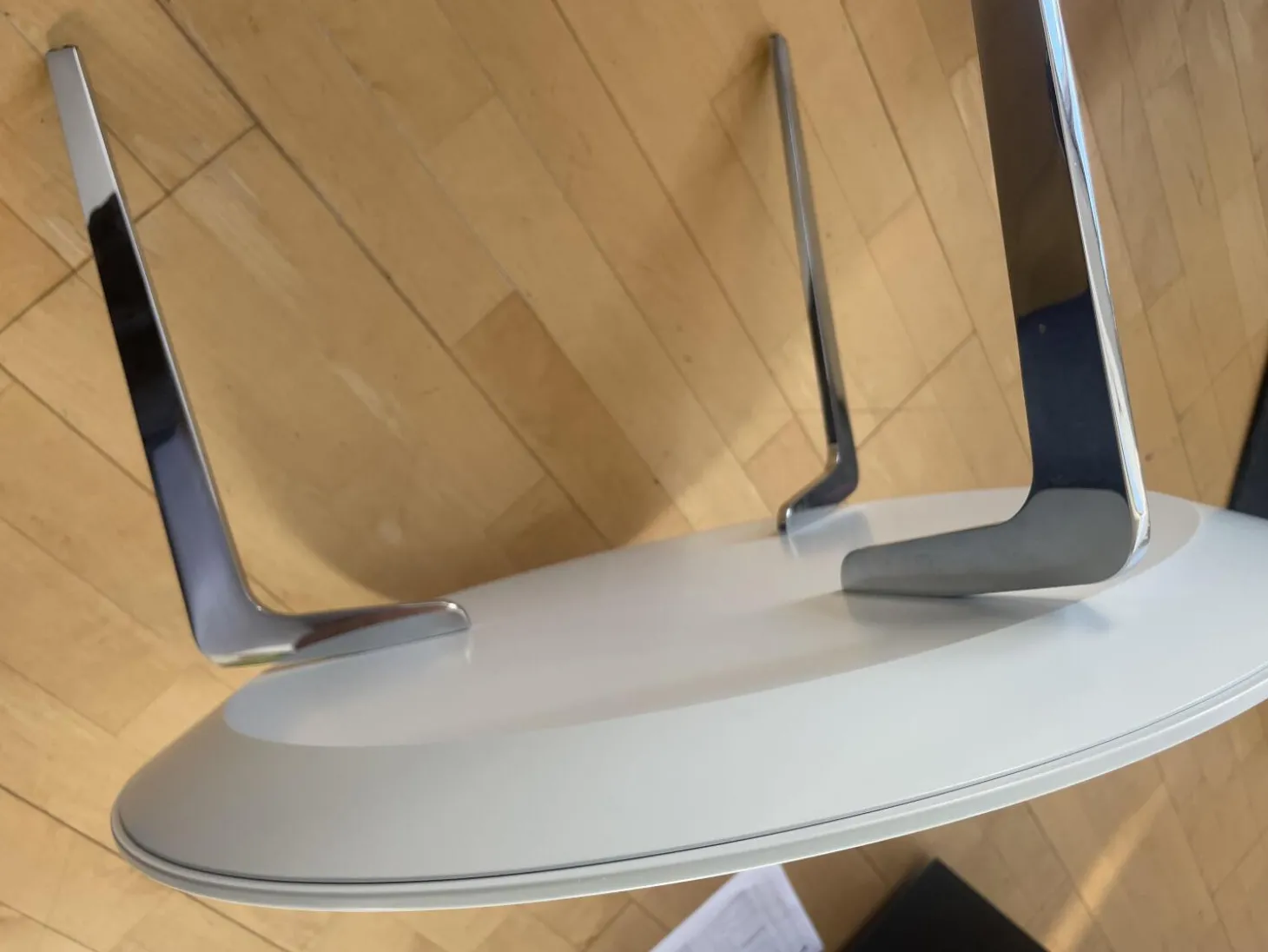 Couchtisch Solo Rund Platte Lack Kristallblau Blau Weiß Füße Chrom