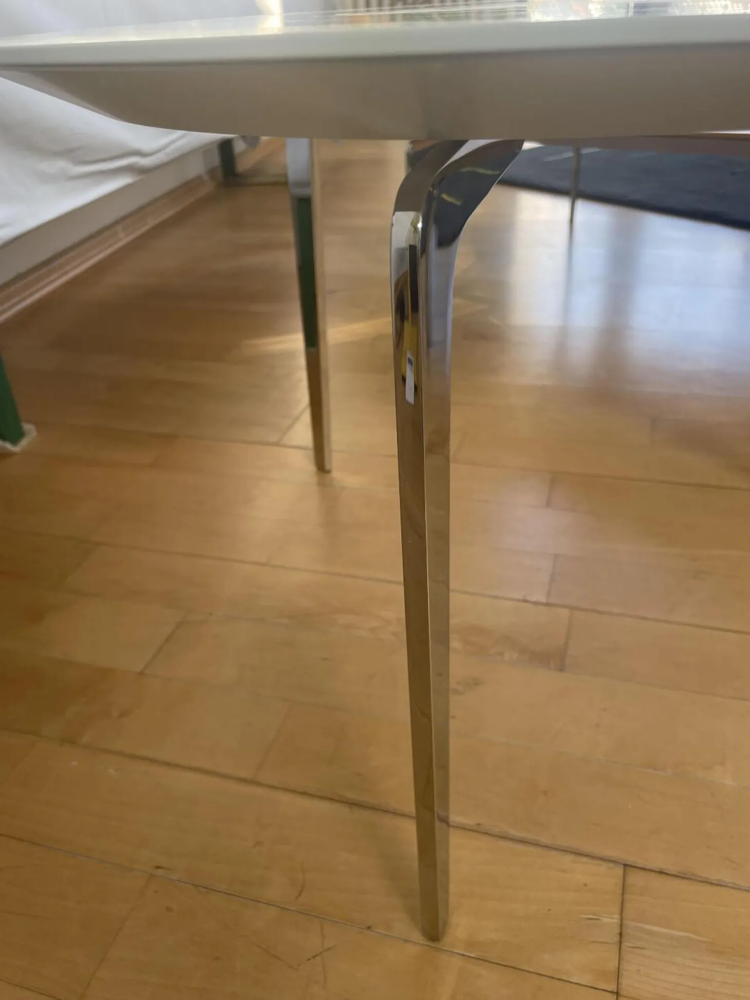 Couchtisch Solo Rund Platte Lack Kristallblau Blau Weiß Füße Chrom