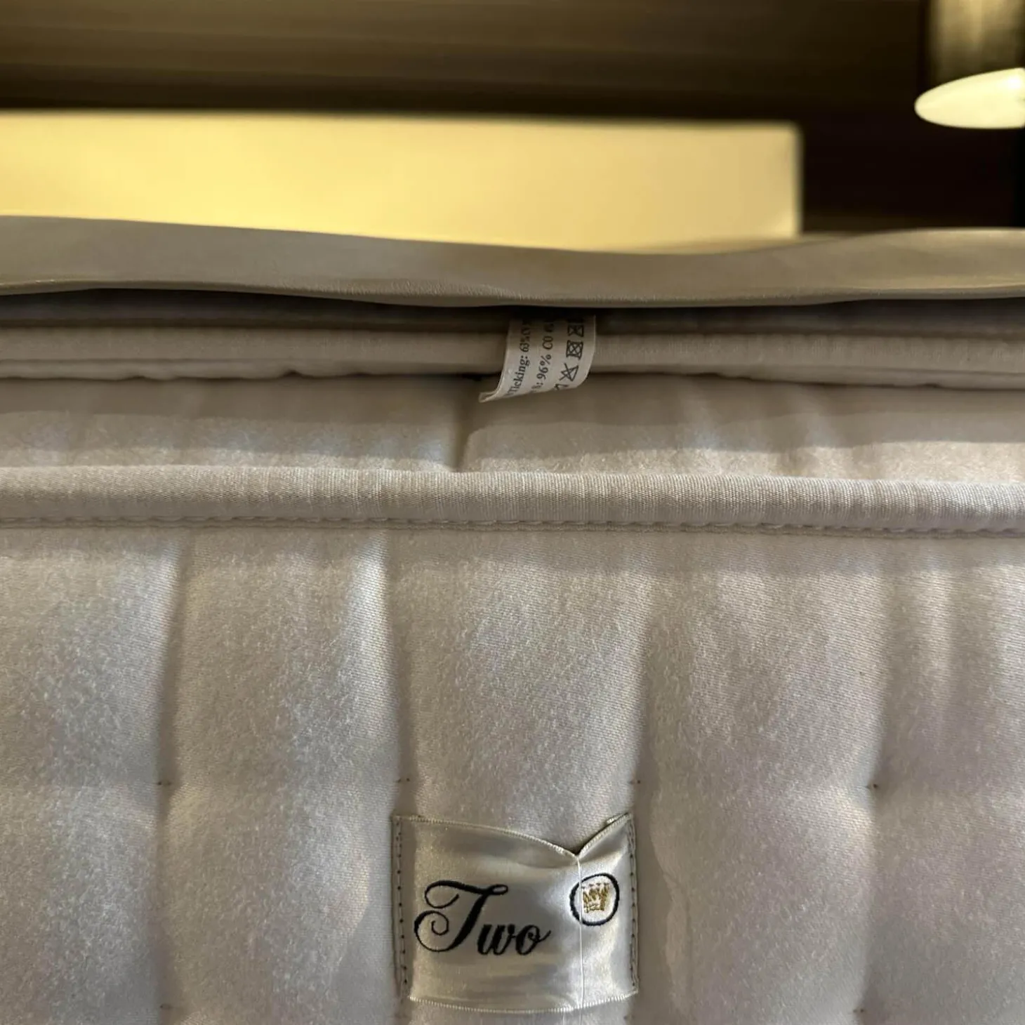 Doppelbett Basis Stoff 11-10318 Gr. 1 Füße QF10 71L Eiche Wenge Lackiert Mit Integrierter Unterfederung