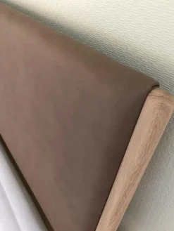 Doppelbett Fawn Eiche Massiv Weiß Geölt Kopfteil Bezug Leder ohne Lattenrost ohne Matratze