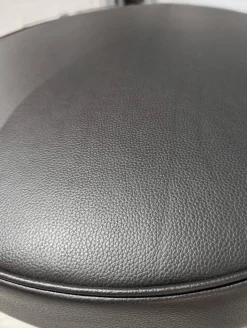 Drehsessel 7 Fauteuil Tournant Leder Schwarz Gestell Stahl Füße Kunststoff Schwarz Lackiert