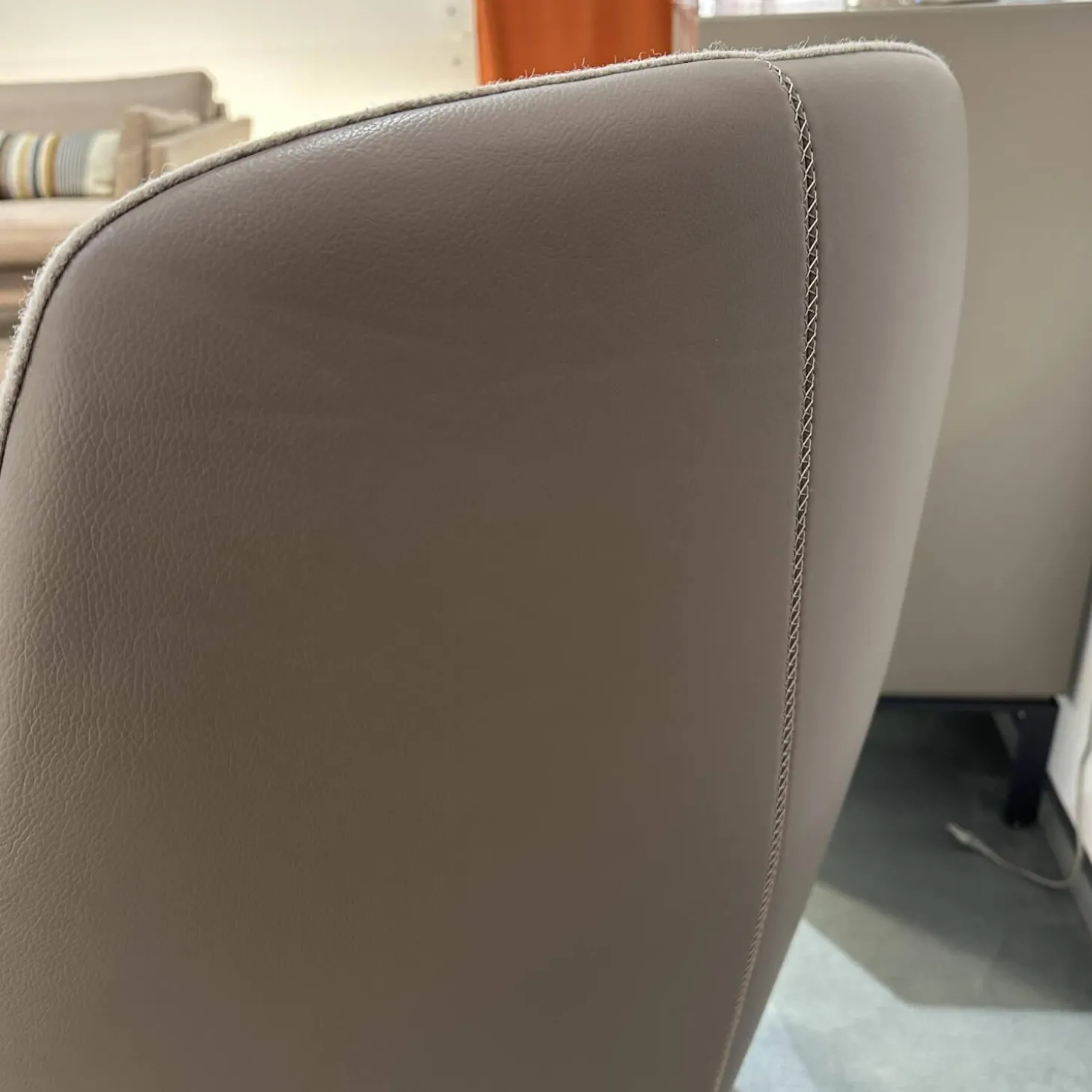 Drehsessel Cantate 682 101 Innen Stoff Divina Melange 2 220 Grau Außen Leder Ceras Brindle 2110 Beige