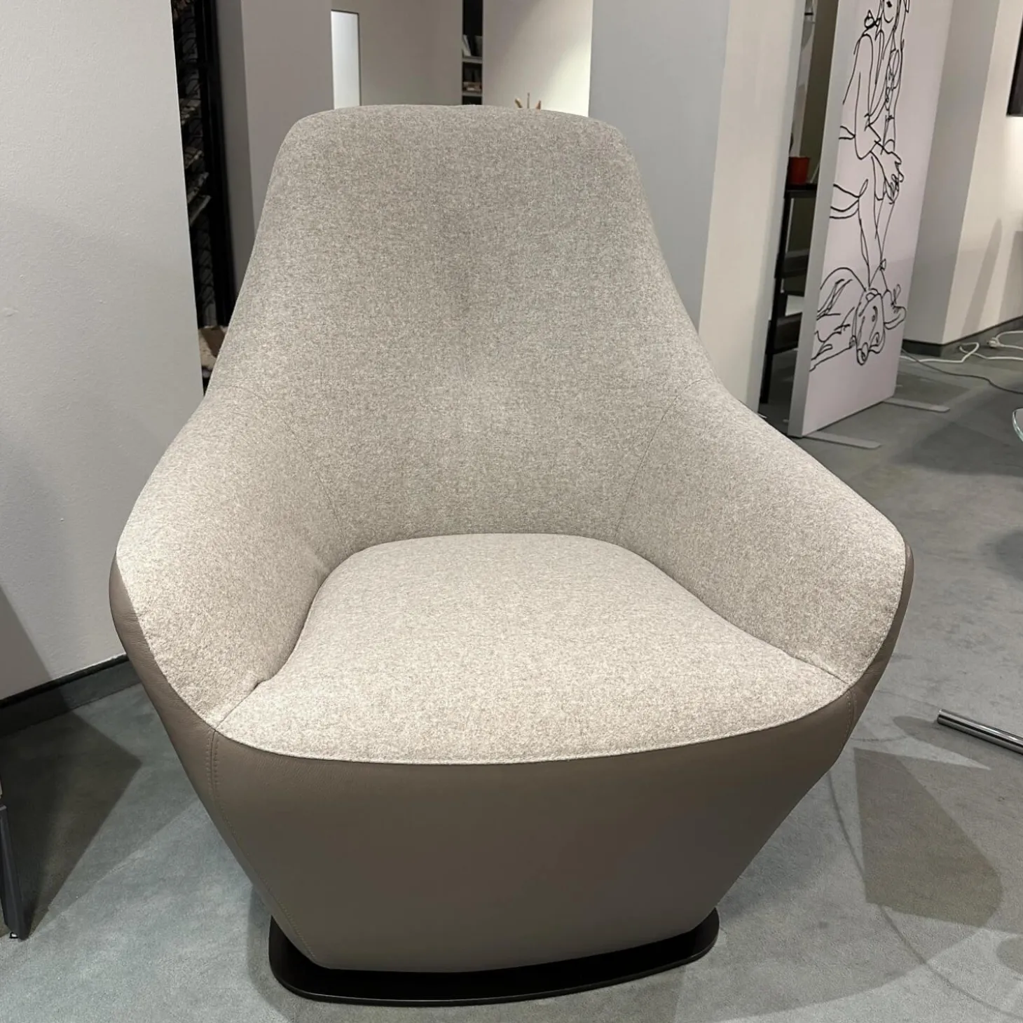 Drehsessel Cantate 682 101 Innen Stoff Divina Melange 2 220 Grau Außen Leder Ceras Brindle 2110 Beige