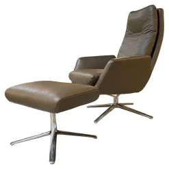 Drehsessel Cordia Bezug Leder Semi Nougat 280 4-Fuß Drehgestell Aluminium Poliert Mit Hocker