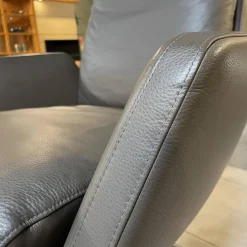 Drehsessel Cordia Bezug Leder Semi Nougat 280 4-Fuß Drehgestell Aluminium Poliert Mit Hocker