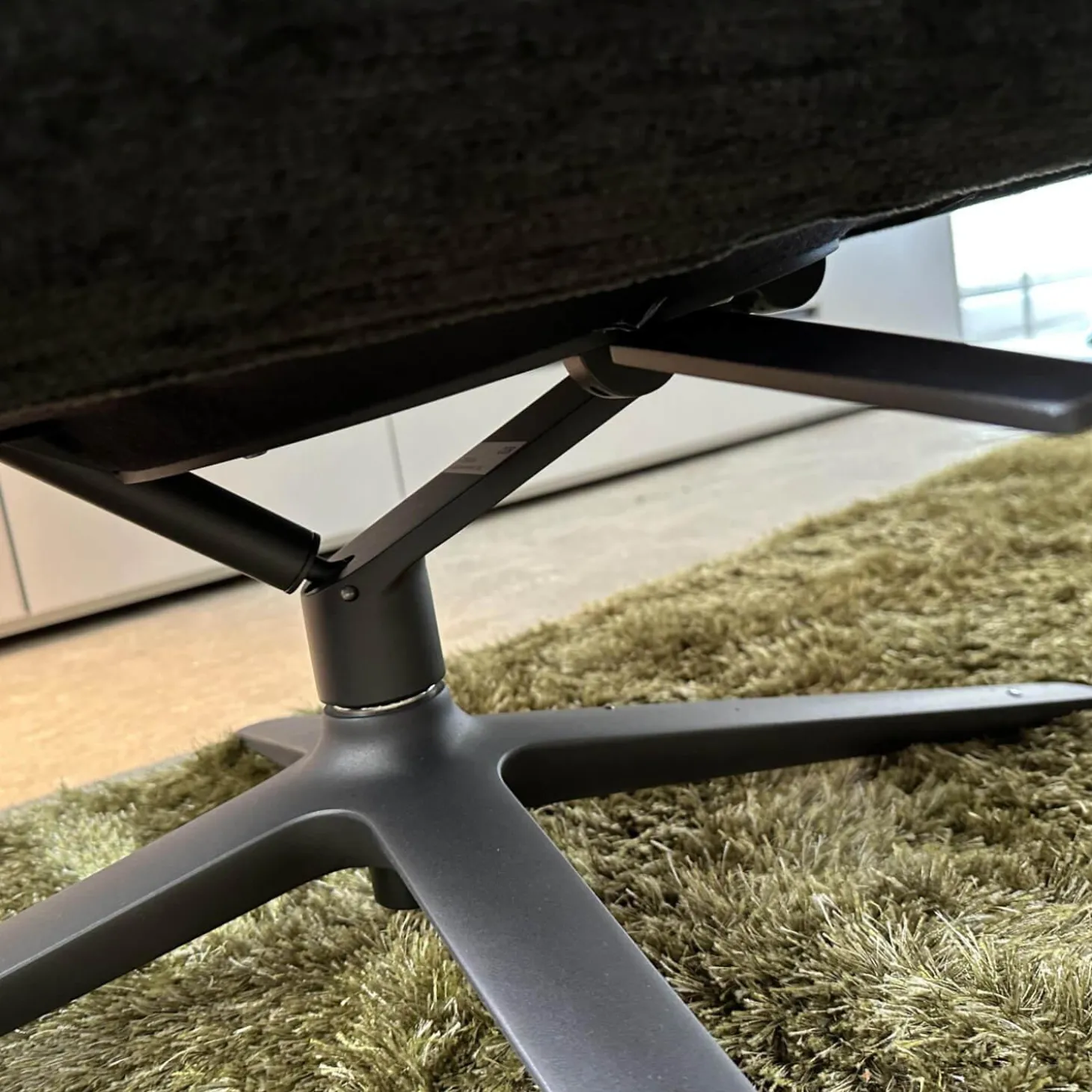 Drehsessel Cordia Stoff 8144 Braun-Grün Gestell F01 Schwarzbraun