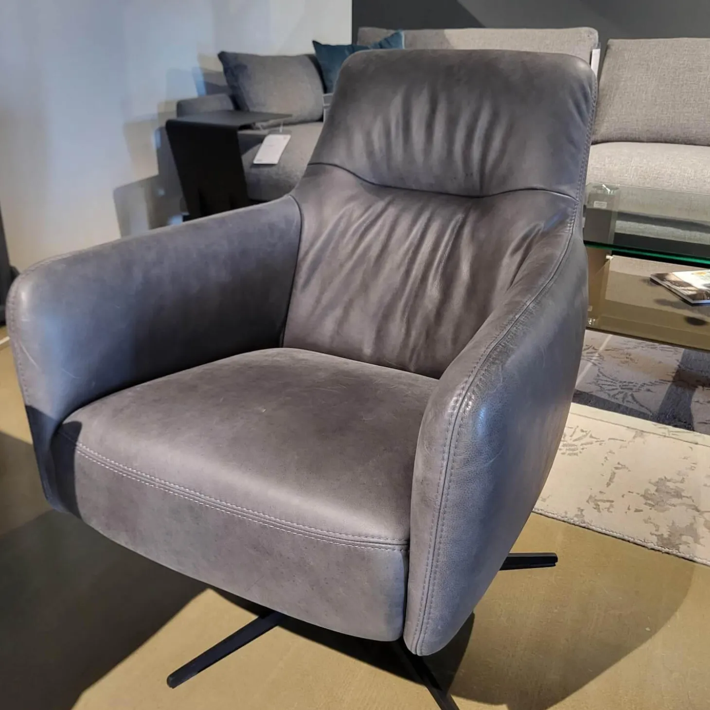 Drehsessel Rufus Niedrig Leder Grey PG RET Grau Kreuzfuß Metall Schwarz