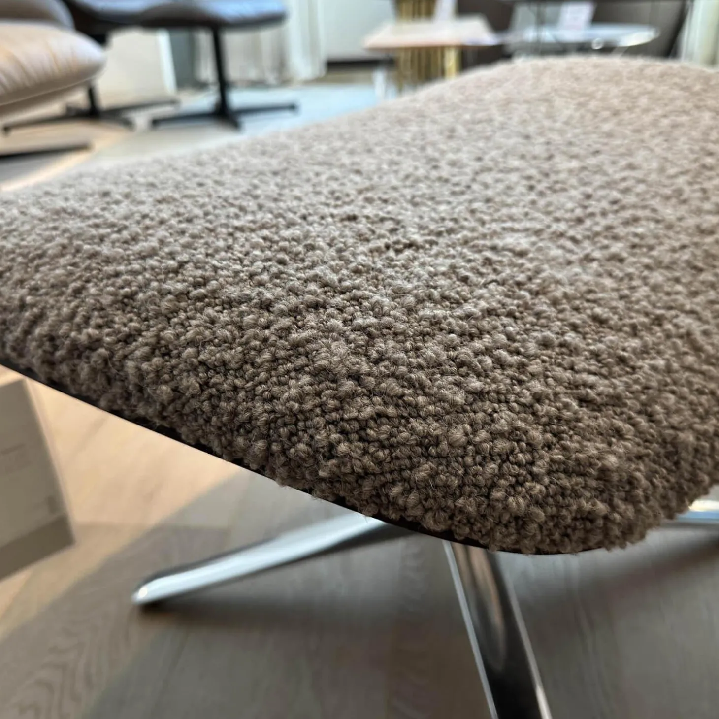 Drehsessel Shrimp Mit Hocker Stoff 14002 Hellgrau Holzschale Eiche Braun D73