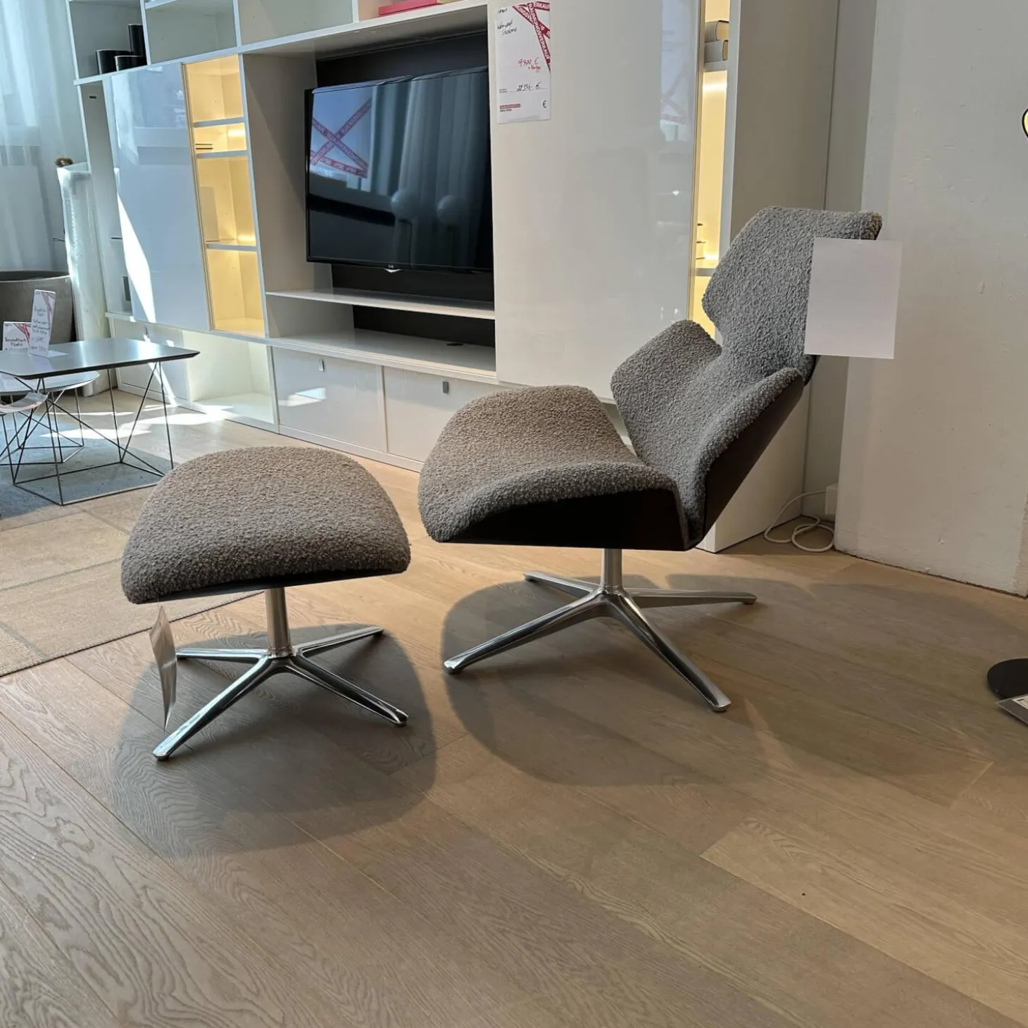 Drehsessel Shrimp Mit Hocker Stoff 14002 Hellgrau Holzschale Eiche Braun D73