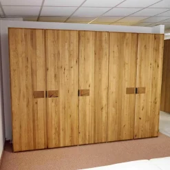 Drehtürenschrank Endlosschrank Wildeiche Massiv Parkettverleimt mit Beleuchtung