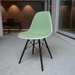 Eames Platic Sidechair DSW Vollpolster Stoff Hopsak Wiesengrün Elfenbein Kederfarbe Weiß Gestell Ahorn Schwarz