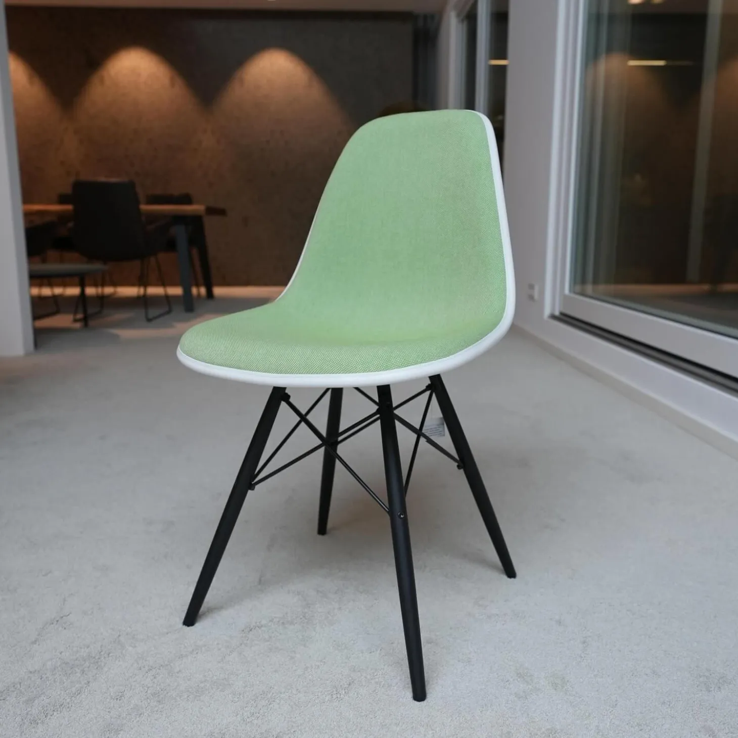 Eames Platic Sidechair DSW Vollpolster Stoff Hopsak Wiesengrün Elfenbein Kederfarbe Weiß Gestell Ahorn Schwarz