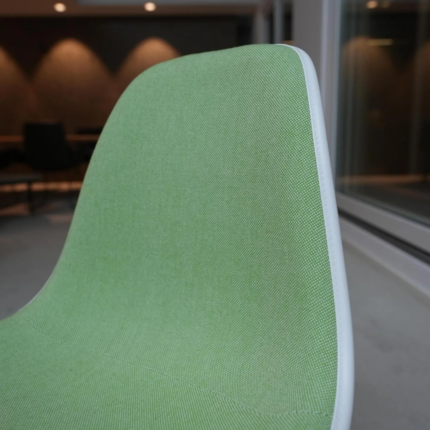 Eames Platic Sidechair DSW Vollpolster Stoff Hopsak Wiesengrün Elfenbein Kederfarbe Weiß Gestell Ahorn Schwarz