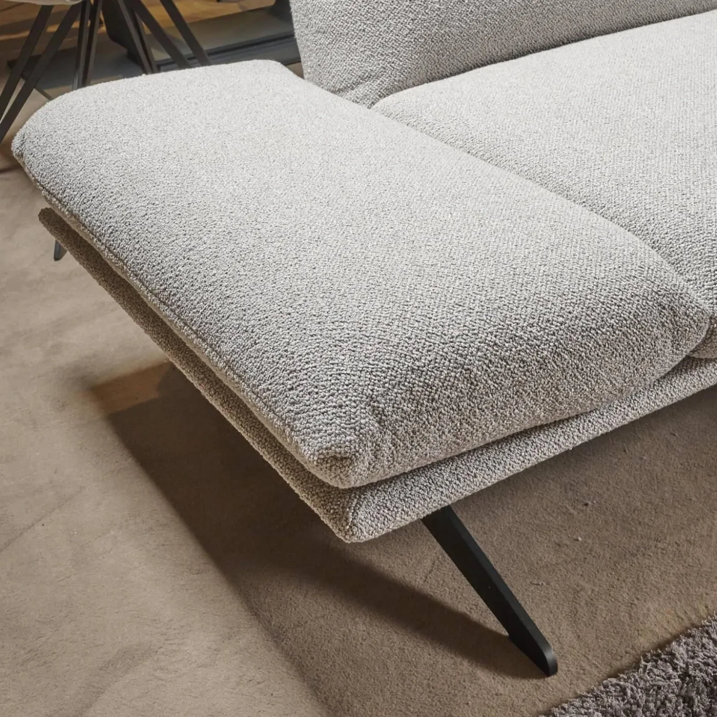 Eckgarnitur Calmo Bezug 13 Aquaclean Cosmo Kufe Schwarz Matt Inklusive Motorischer Fußstütze