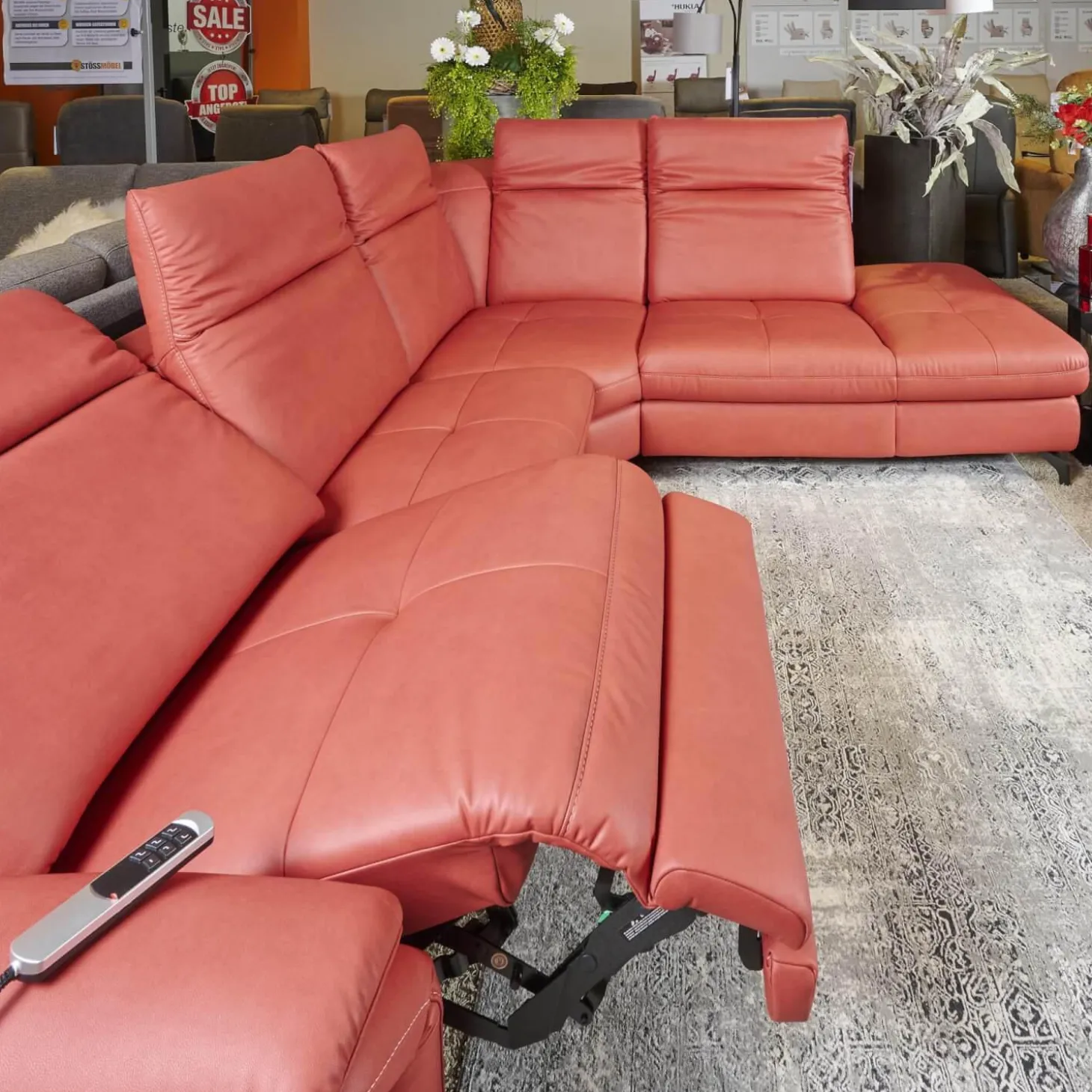 Eckgarnitur Luna Bezug Leder Kevin Cherry Fuß Schwarz Matt Mit Elektrischer Verstellung