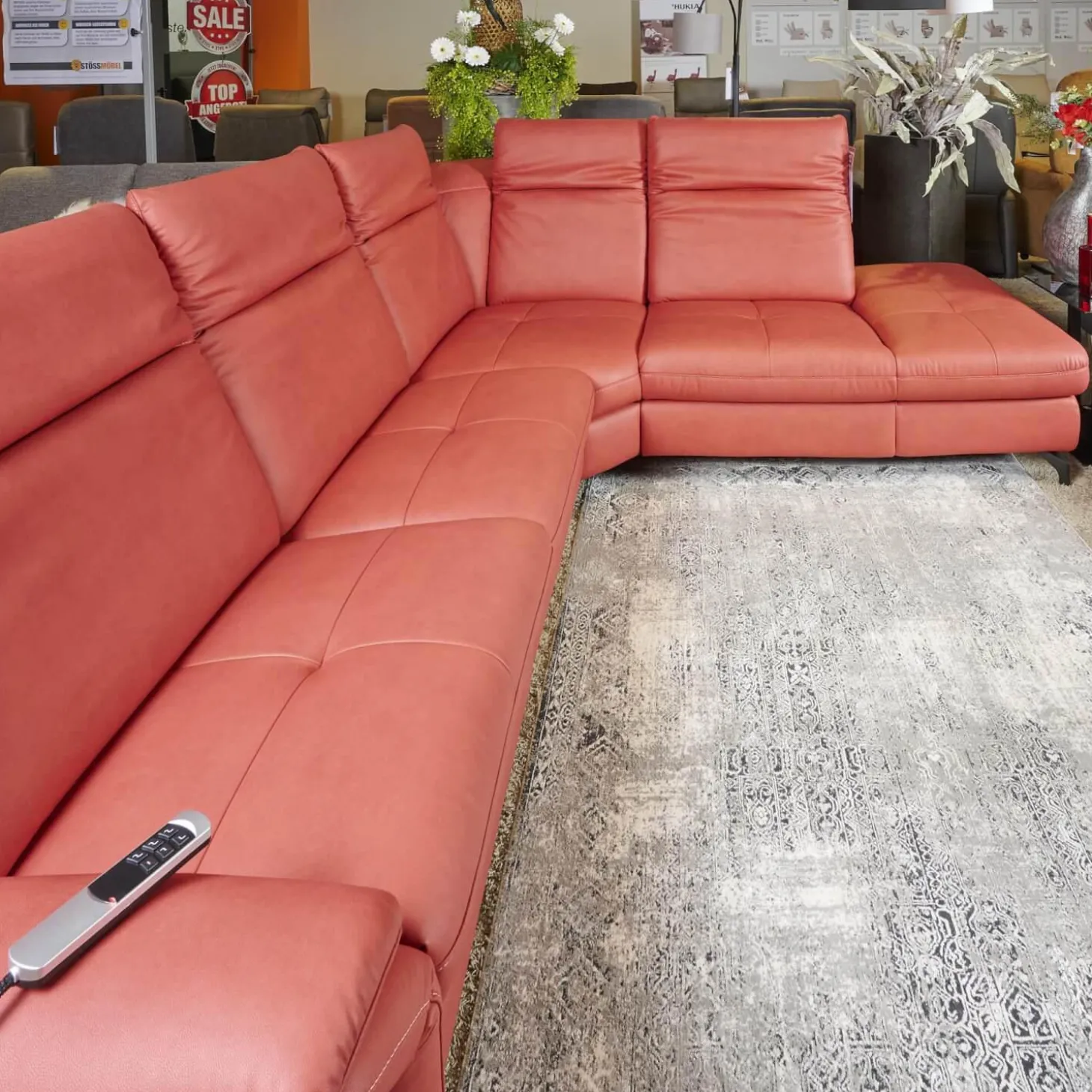 Eckgarnitur Luna Bezug Leder Kevin Cherry Fuß Schwarz Matt Mit Elektrischer Verstellung