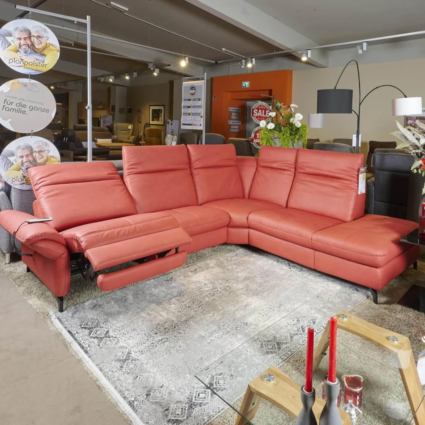 Eckgarnitur Luna Bezug Leder Kevin Cherry Fuß Schwarz Matt Mit Elektrischer Verstellung