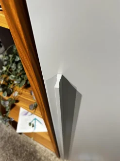 Eckschrank Aliga Front Und Korpus Lack Platingrau Grau Weiß Absetzung Kernnussbaum Inklusive Beleuchtung