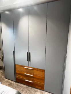 Eckschrank Aliga Front Und Korpus Lack Platingrau Grau Weiß Absetzung Kernnussbaum Inklusive Beleuchtung