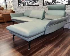 Ecksofa 1928 EM Tivoli Leder 22 Soft Nappa Jade Blau mit Hocker