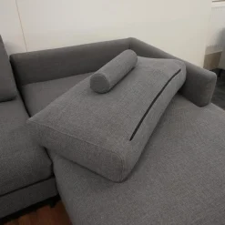 Ecksofa 134 In Stoff 6466 Mittel Grau Fußgestell In Stahl Kufe Quadratrohr Ral 9005 Tiefschwarz Matt