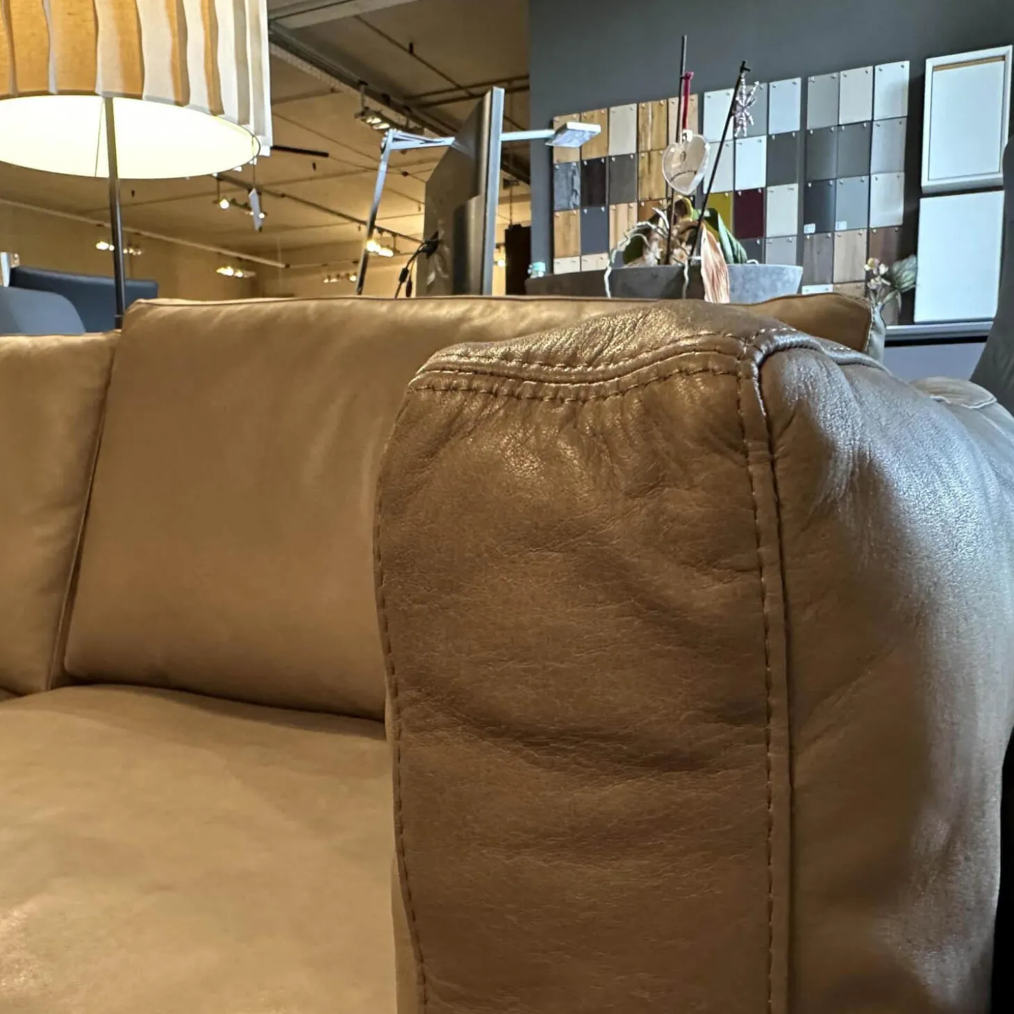 Ecksofa 3215 L Ferrara Leder Sauvage Stone Füße M058S18