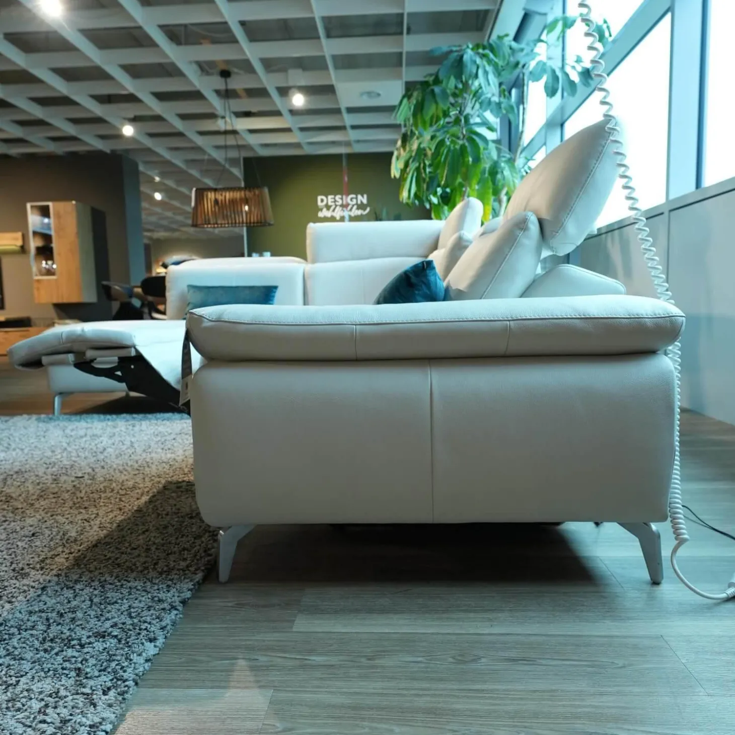 Ecksofa 9200 Leder Montana Angora Weiß Füße Metall Gebürstet Mit Elektrischer Verstellung