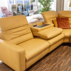 Ecksofa 1380 Leder Vivre Honey Gelb Füße Aluminium Mit Herz Waage Funktion Und Aufklappbarem Anstellhocker
