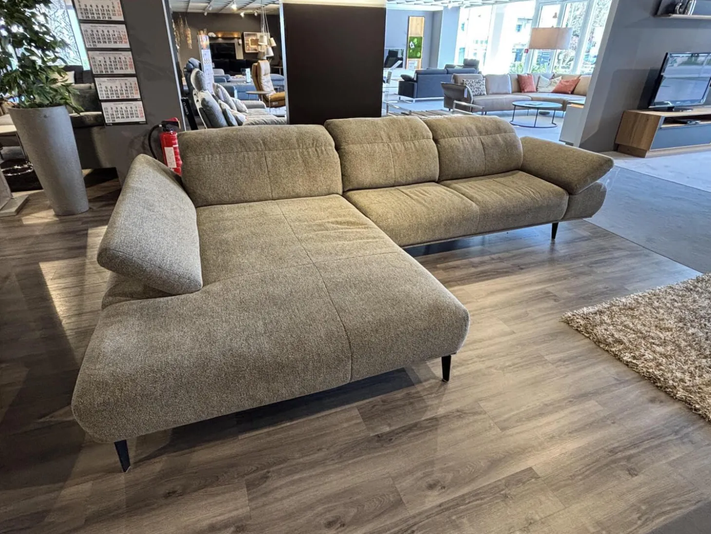 Ecksofa 24405 Levi Stoff S2298 Pepper Grau Fuß Schwarz mit Sitzvorzug Motorisch