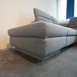 Ecksofa 1924 Stoff 24 Q2 Fashio Magma Grau Fuß Edelstahloptik