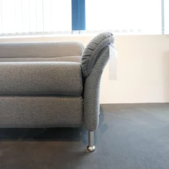 Ecksofa 1924 Stoff 24 Q2 Fashio Magma Grau Fuß Edelstahloptik
