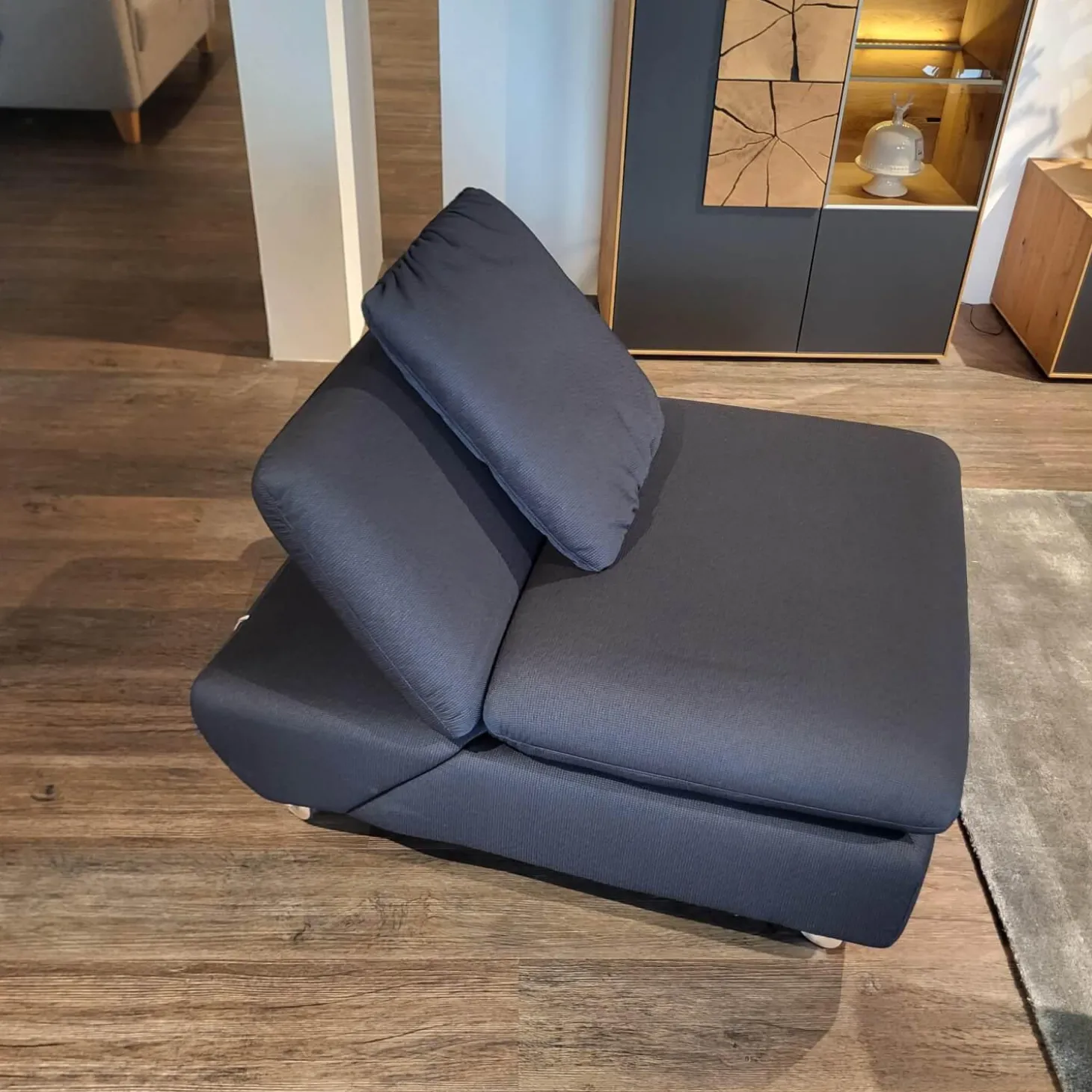 Ecksofa 15278 Taoo Stoff W6128 Blau Metallfüße Matt Gebürstet Mit Kopfteilverstellung Und Hocker