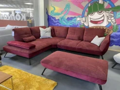 Ecksofa 80007 Webstoff Paris Chianti Rot Und Samtstoff Rivera Aubergine Violett Fuß Metall Schwarz Inklusive Hocker Und Verstellung