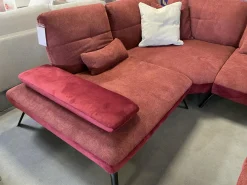 Ecksofa 80007 Webstoff Paris Chianti Rot Und Samtstoff Rivera Aubergine Violett Fuß Metall Schwarz Inklusive Hocker Und Verstellung