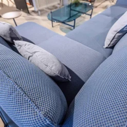 Ecksofa Addit Stoff 22.300 Saphirblau mit 4 Kissen und Tableau Nussbaum