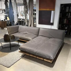 Ecksofa Akito Leder Oasis 2100 Elefant 63 Grau Plateau Wildeiche Öl Winkelstahlfuß Schwarz Pulverbeschichtet