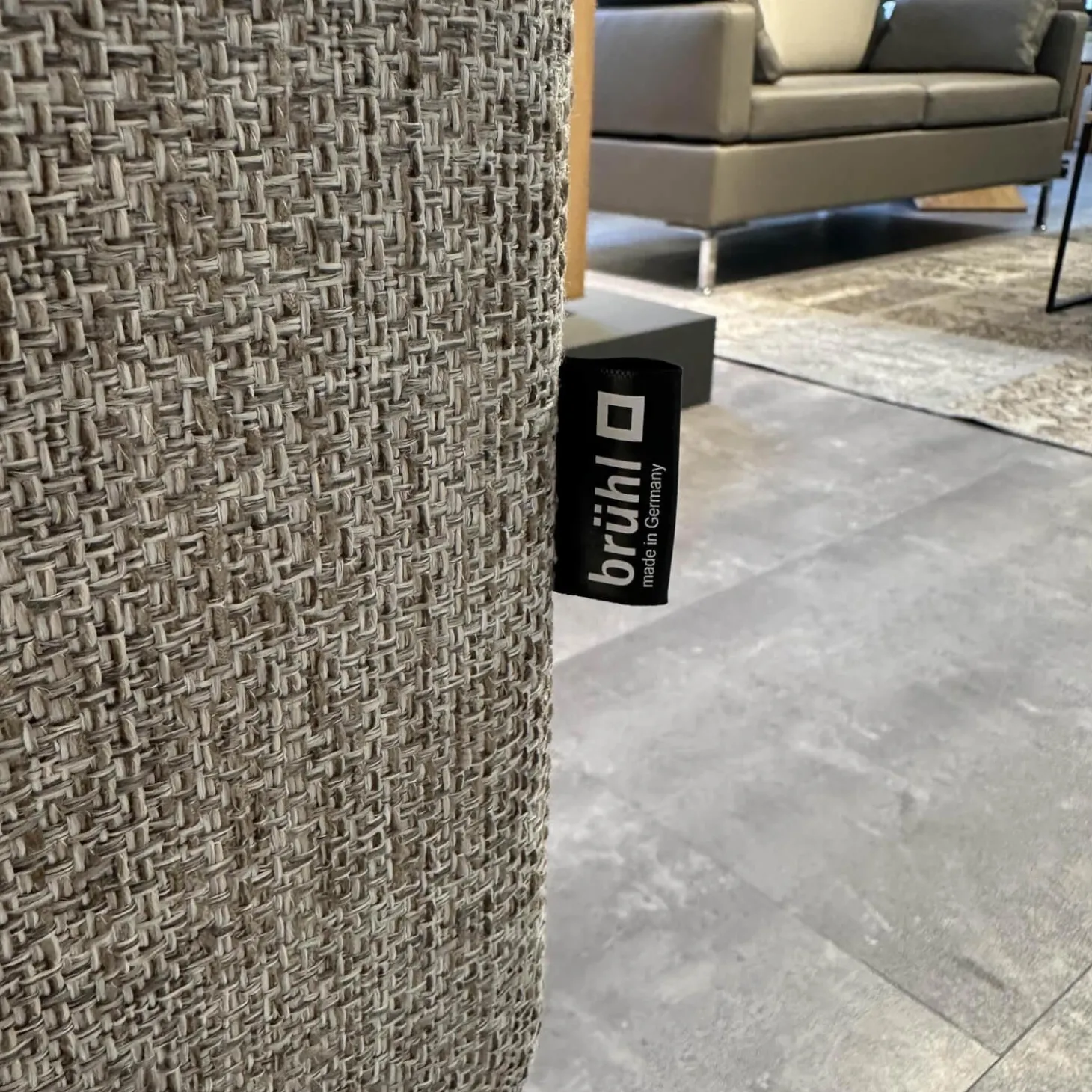 Ecksofa Alba Bezug Stoff 2480 45 Grau Abziehbar Winkelfuß Verchromt Glänzend Mit Klappbarem Armteil