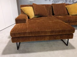 Ecksofa Amber Stoff 44 0050 Orange Füße Verchromt mit 5 Kissen