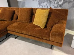 Ecksofa Amber Stoff 44 0050 Orange Füße Verchromt mit 5 Kissen