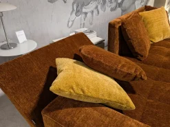 Ecksofa Amber Stoff 44 0050 Orange Füße Verchromt mit 5 Kissen