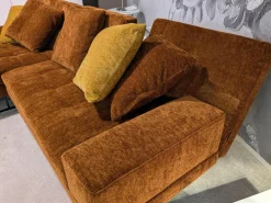 Ecksofa Amber Stoff 44 0050 Orange Füße Verchromt mit 5 Kissen