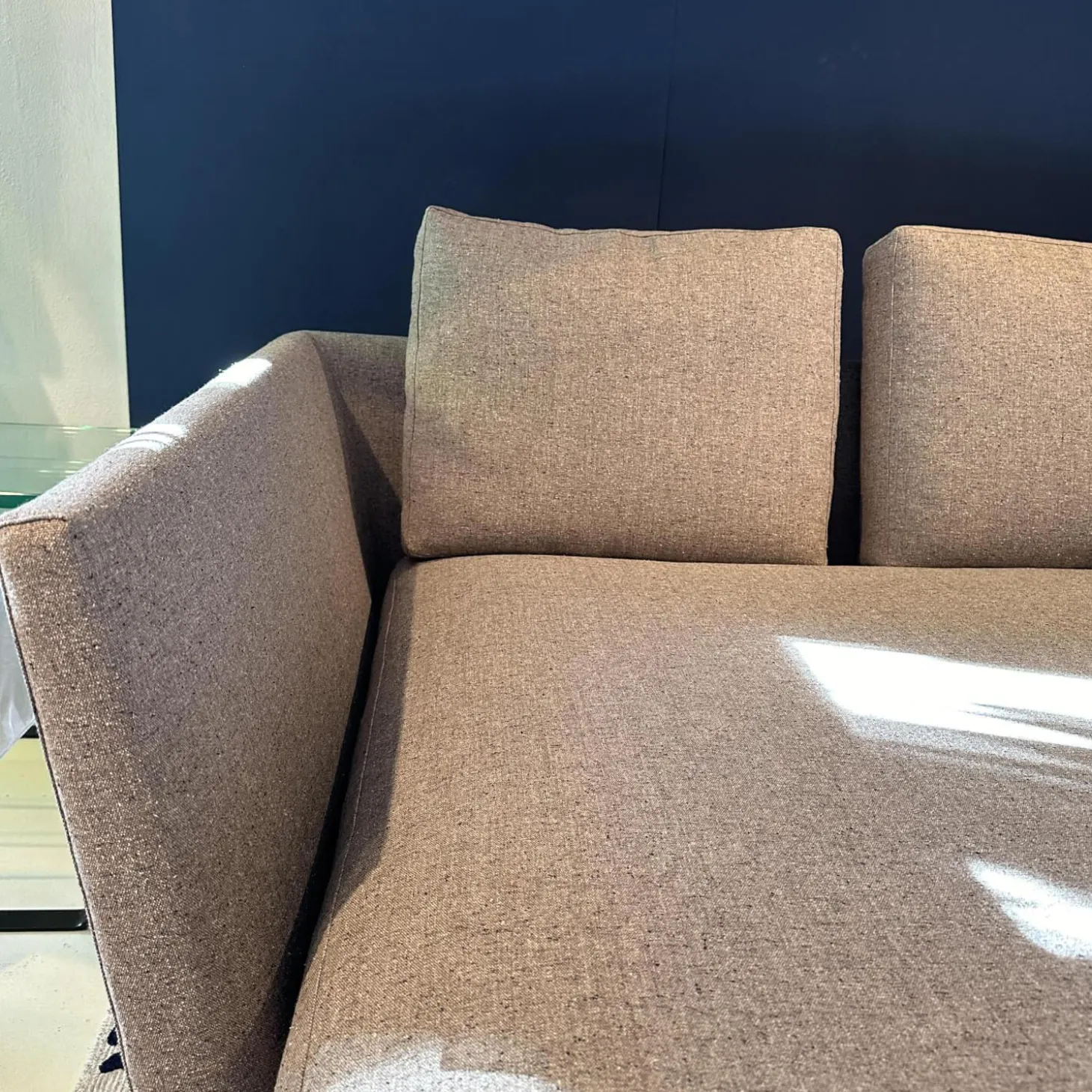 Ecksofa Atoll Bezug Stoff Edit Steingrau Füße Verchromt Schwarz Lackiert Inklusive Sofakissen Rolle